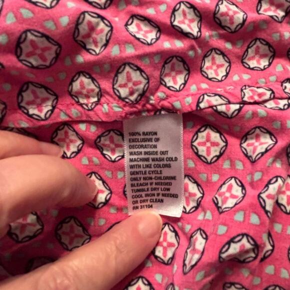 Crown & Ivy Pink Top 3/4 Sleeve Women's Size L V Neck Peekaboo Back Peasant Boho - Picture 6 of 8